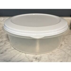 Vintage RUBBERMAID SERVIN SAVER PLUS - ROUND CONTAINER & WHITE LID 1.6 Gal